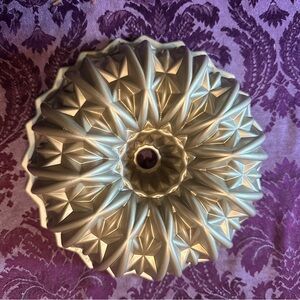 Nordic Ware Cut Crystal 10 Cup Bundt Pan, NWOT